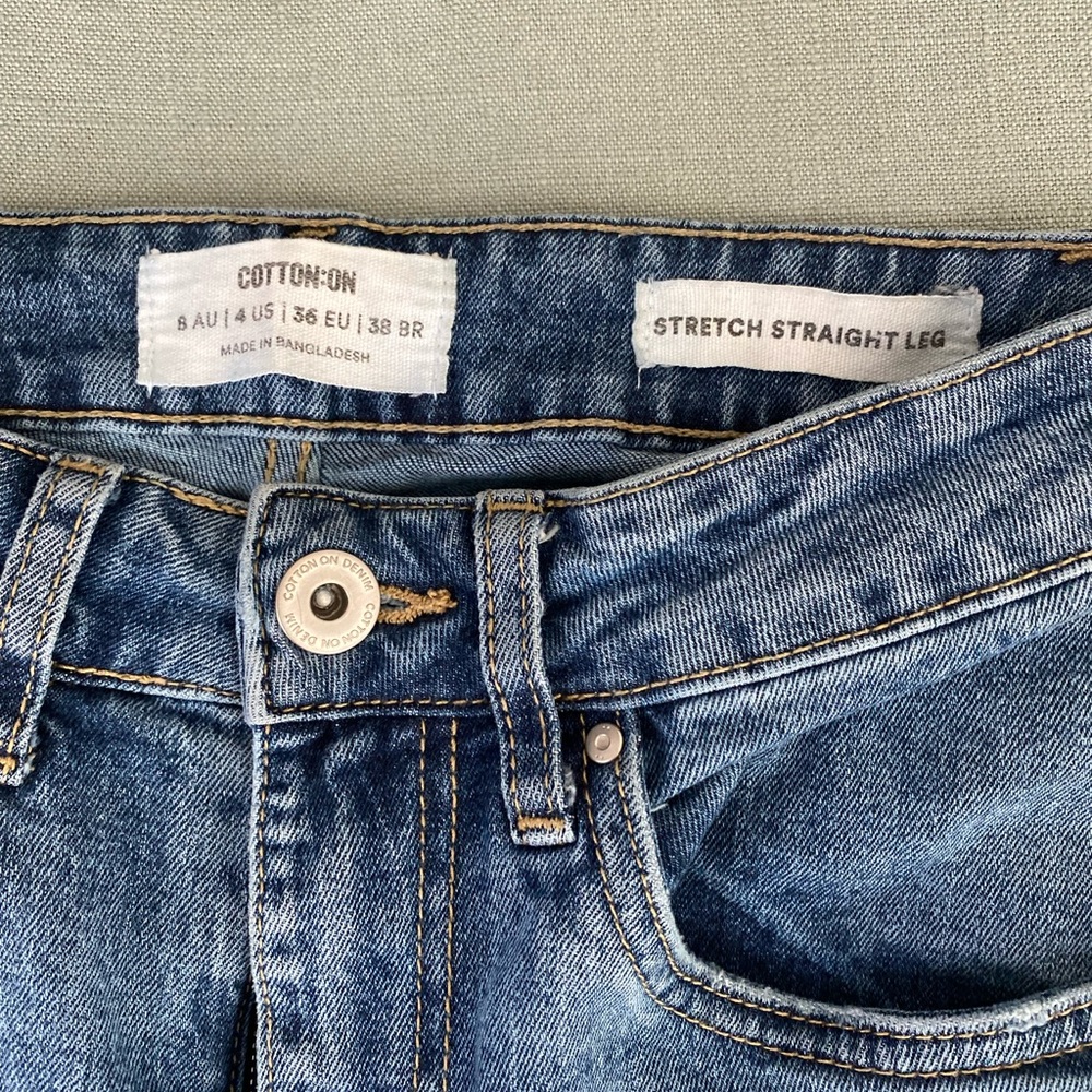 Cotton On straight & stretch jeans medium wash with whole in knee